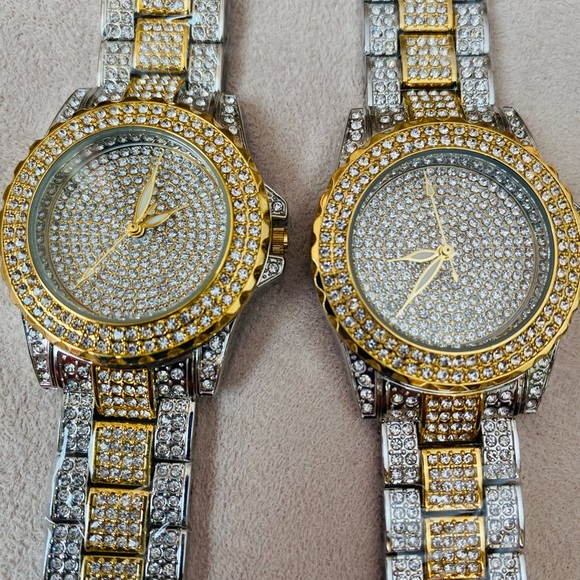 Very Shiny Crystal Wristwatch - Picture 13 of 13